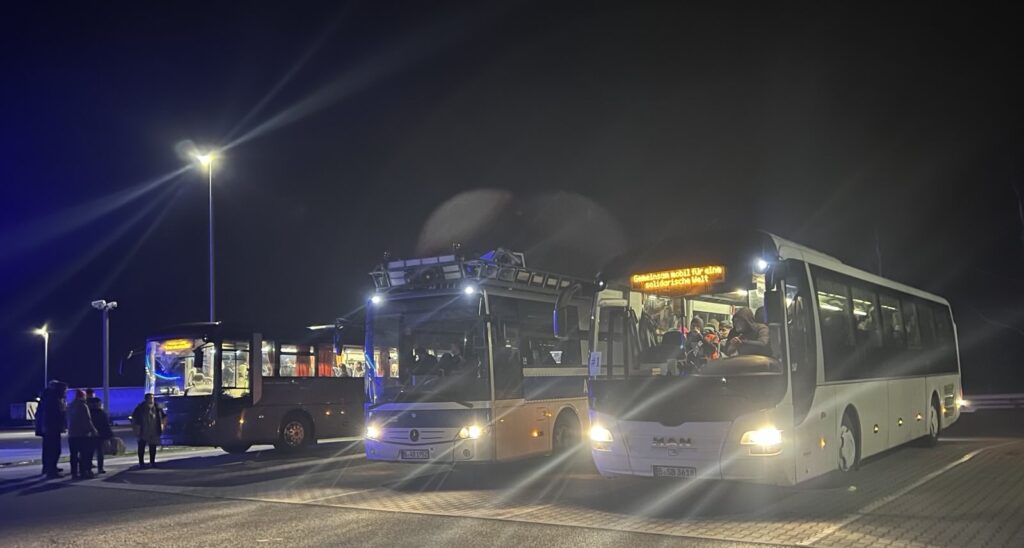 Adenauer und Solibus bei der Pause am Rastplatz